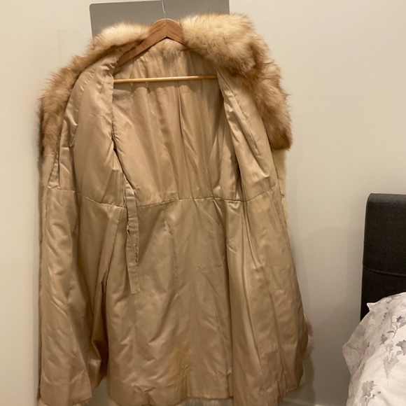 Elegant Cream Fur Coat - Picture 3 of 4